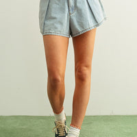 Women’s Light Wash Denim Pleated Shorts