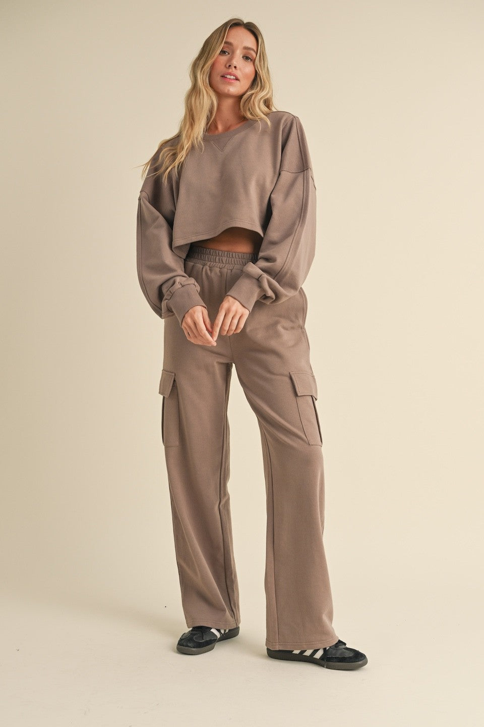 Oversized Crop Sweatshirt & Cargo Sweatpants Set – Trendy