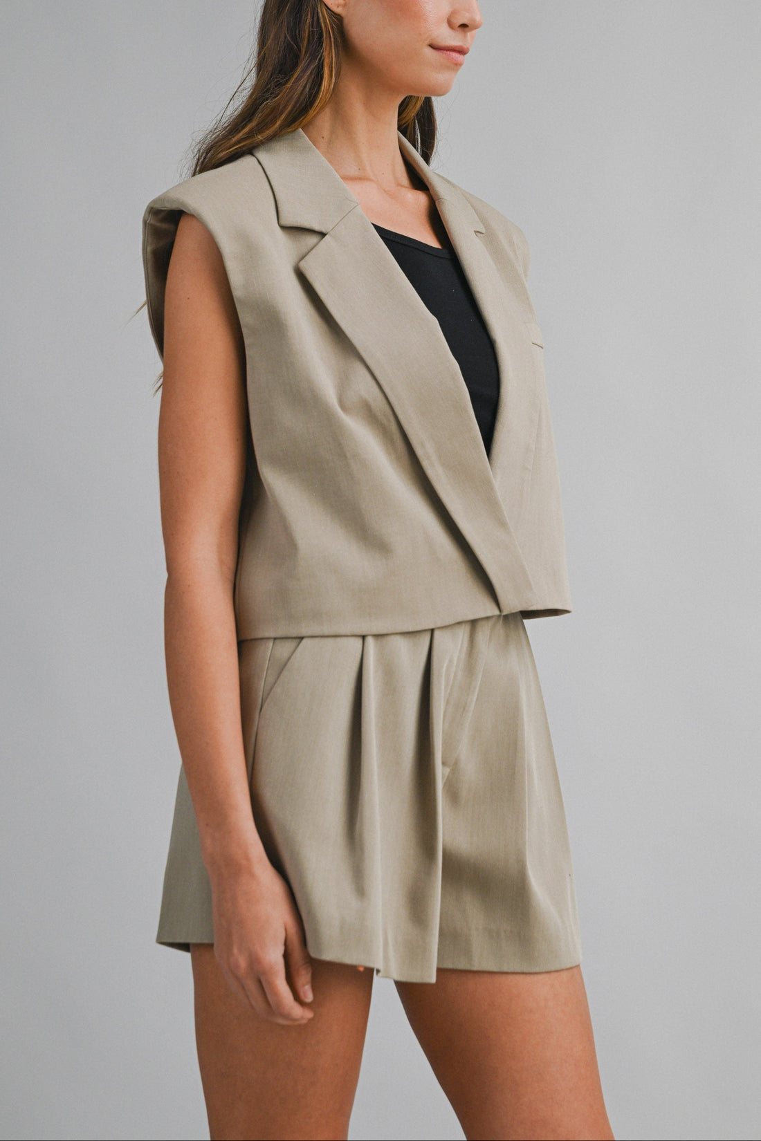 Chic Sleeveless Blazer Vest with Pleated Shorts Set