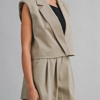 Chic Sleeveless Blazer Vest with Pleated Shorts Set
