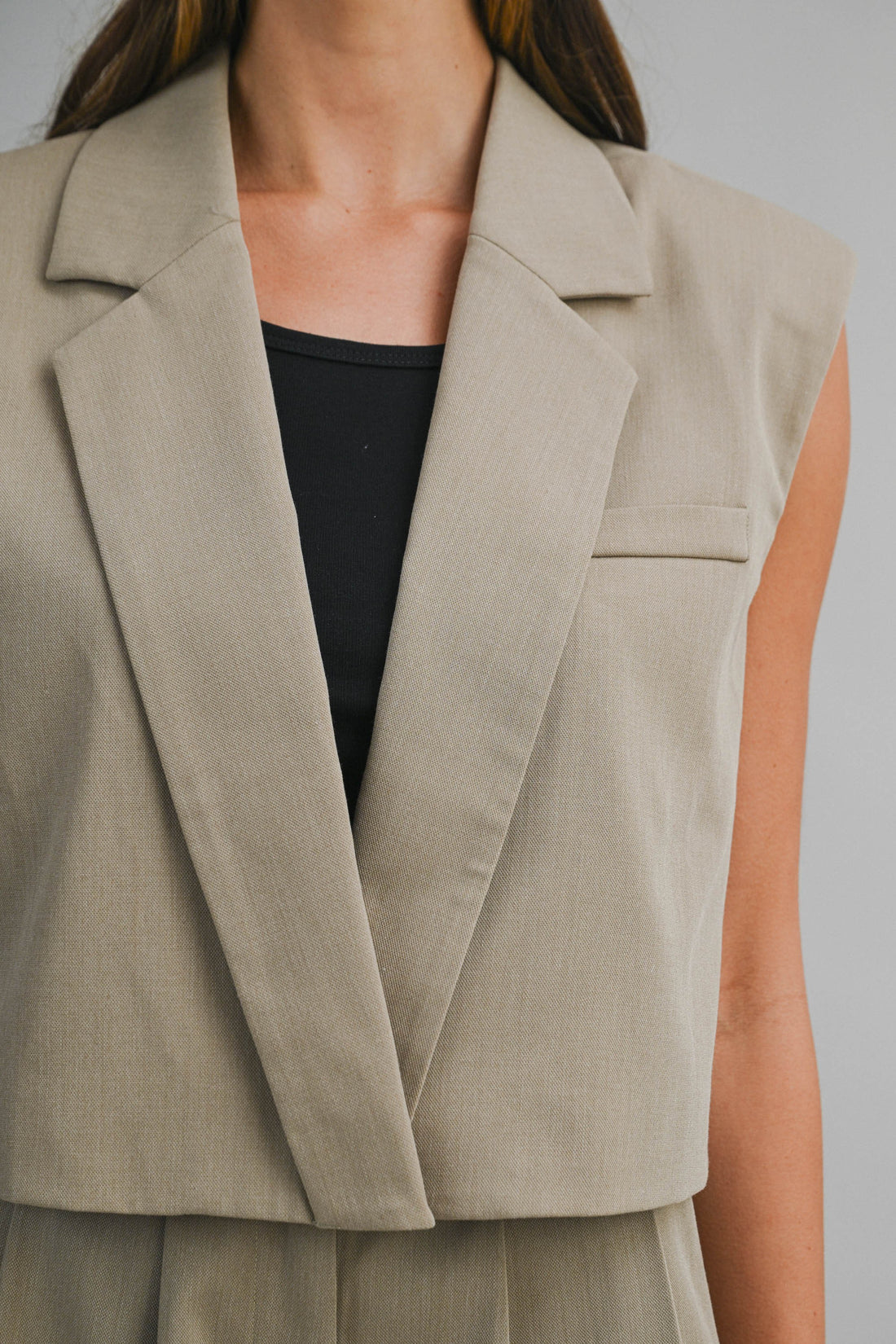 Chic Sleeveless Blazer Vest with Pleated Shorts Set