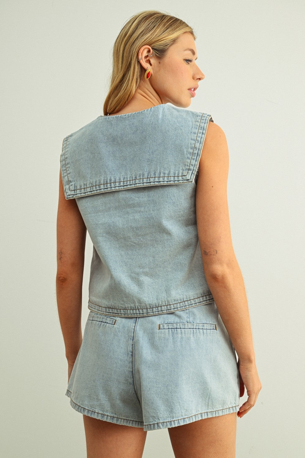 Women’s Light Wash Denim Pleated Shorts