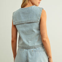 Women’s Light Wash Denim Pleated Shorts