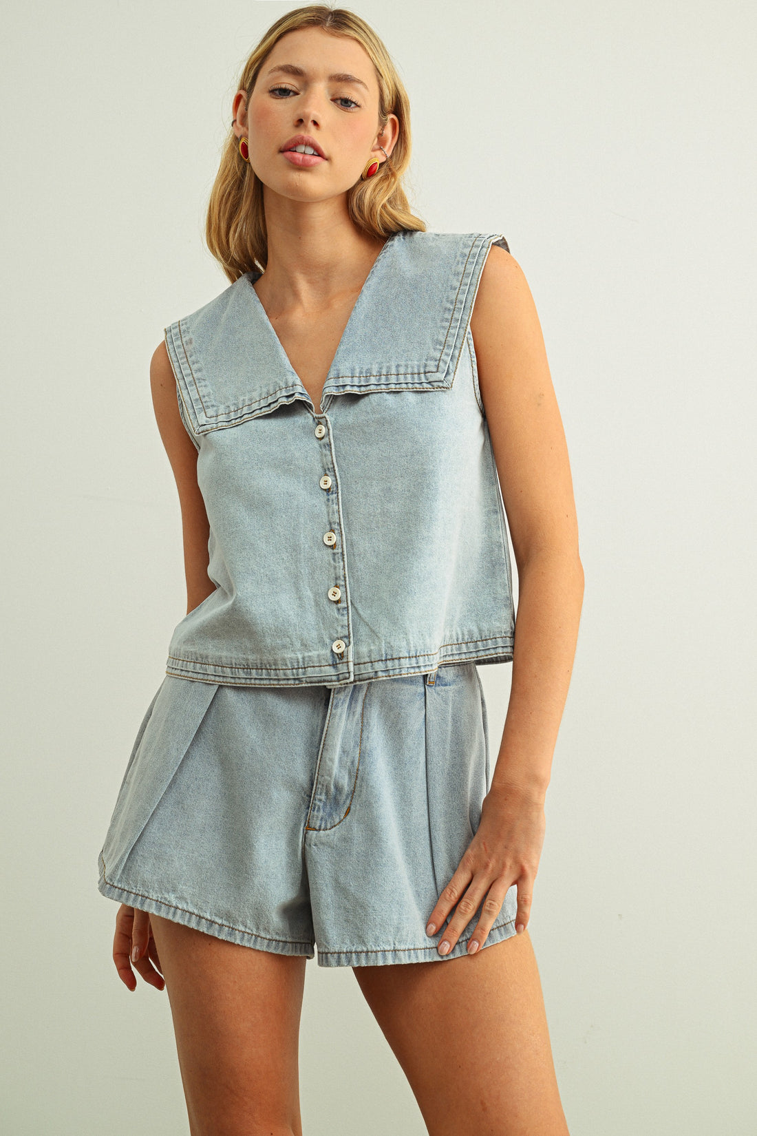 Women’s Sleeveless Denim Sailor Collar Button Front Top