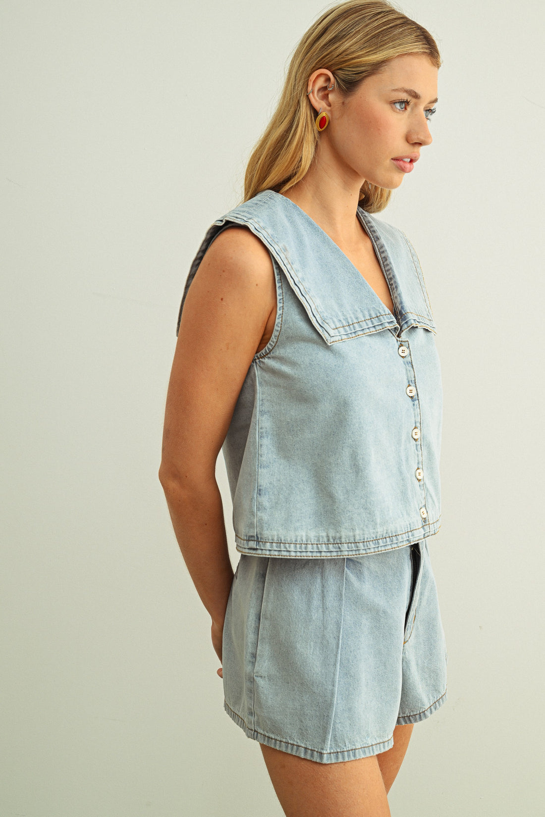 Women’s Sleeveless Denim Sailor Collar Button Front Top